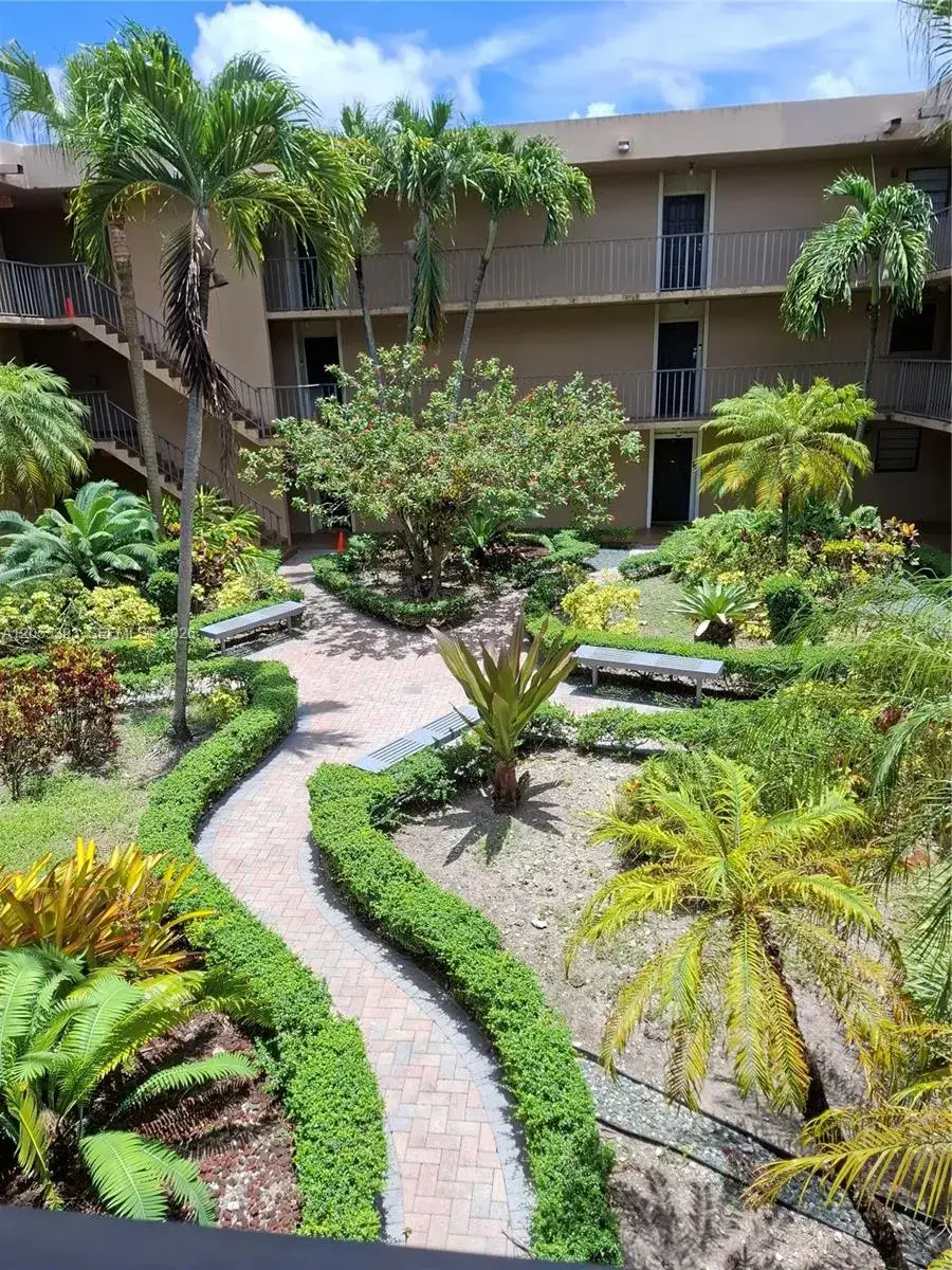 1 bedroom 1 bath Residential Lease for rent at 10425 SW 112th Ave # 207, Miami FL 33176