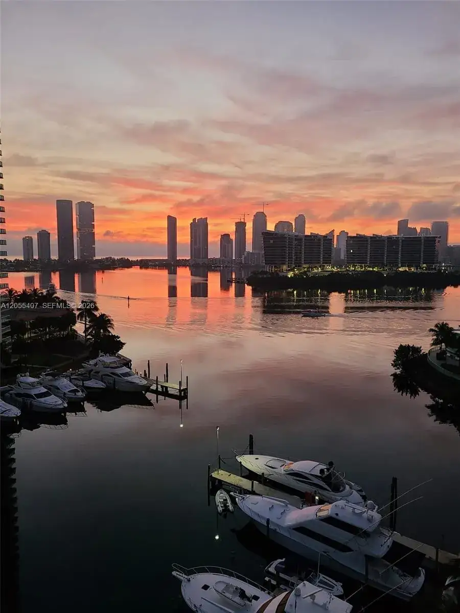 3 bedroom 2 bath Residential Lease for rent at 3330 NE 190th St # 1010, Aventura FL 33180