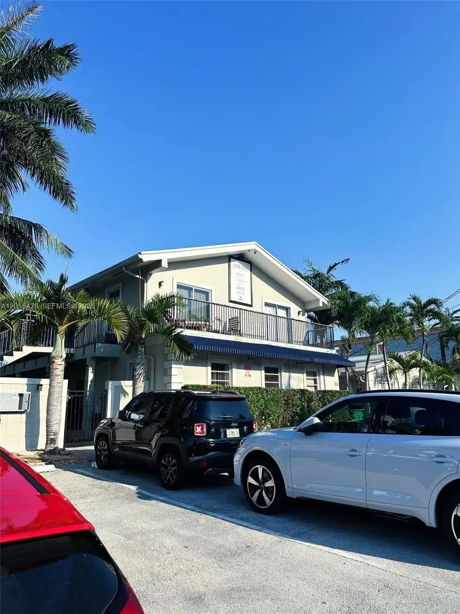 2 bedroom 2 bath Residential Lease for rent at 313 Hendricks Isle # 4, Fort Lauderdale FL 33301