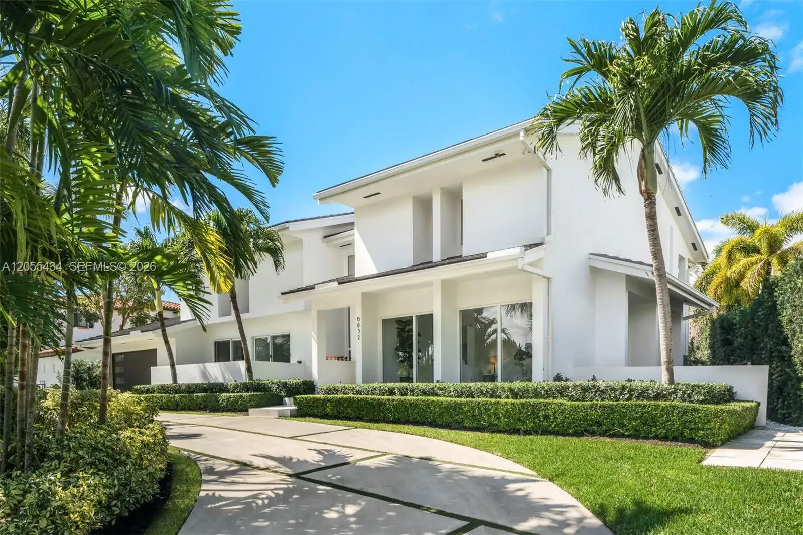 5 bedroom 5 bath Residential for sale at 6832 Sunrise Ct, Coral Gables FL 33133