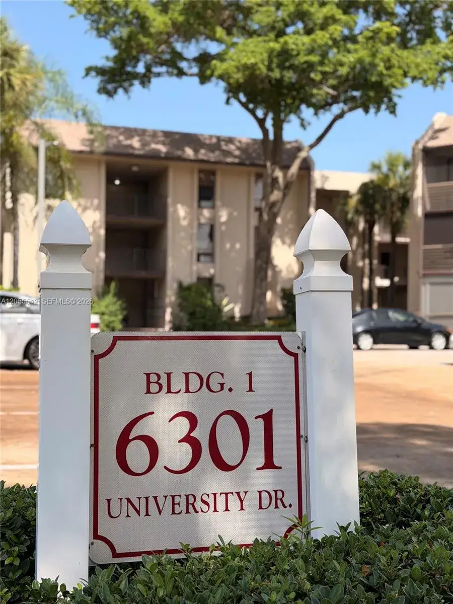 2 bedroom 2 bath Residential for sale at 6301 N University Dr # 217, Tamarac FL 33321