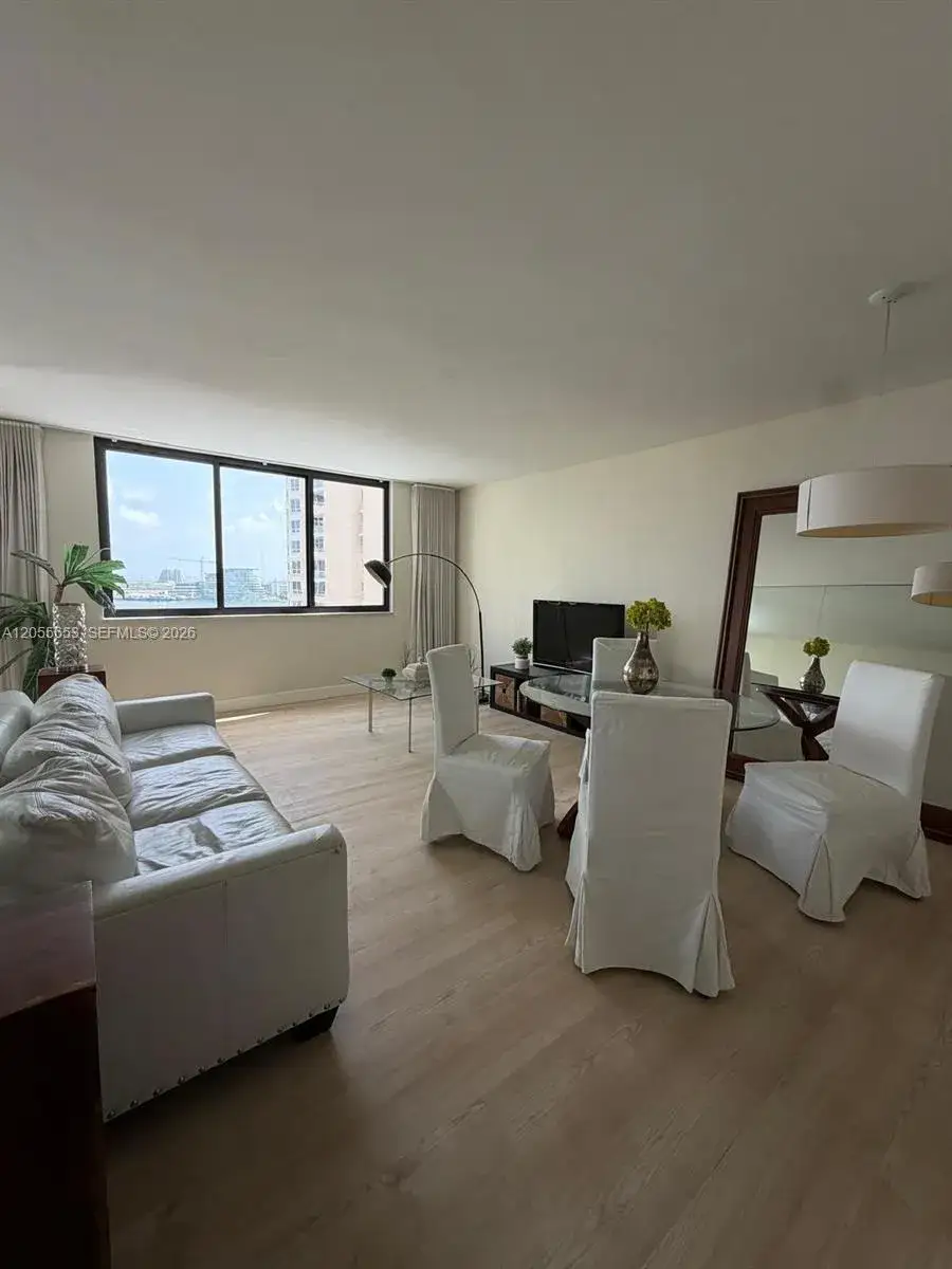 1 bedroom 1 bath Residential Lease for rent at 540 Brickell Key Dr # 1418, Miami FL 33131