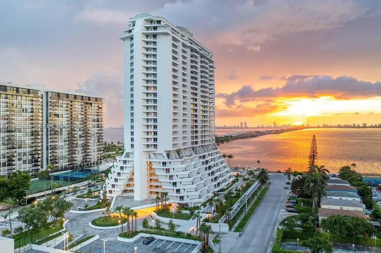 3 bedroom 3 bath Residential Lease for rent at 555 NE 34th St # 2001, Miami FL 33137