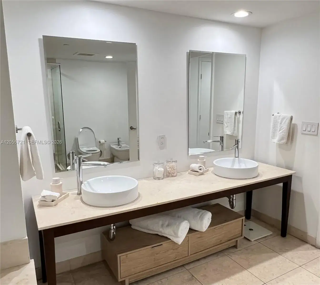 2 bedroom 2 bath Residential for sale at 495 Brickell Ave, Miami FL 33131