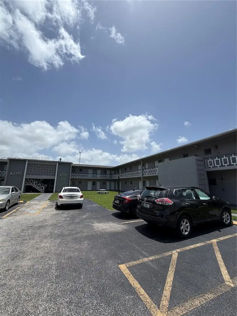 1 bedroom 1 bath Residential Lease for rent at 6720 Arbor Dr # 212, Miramar FL 33023
