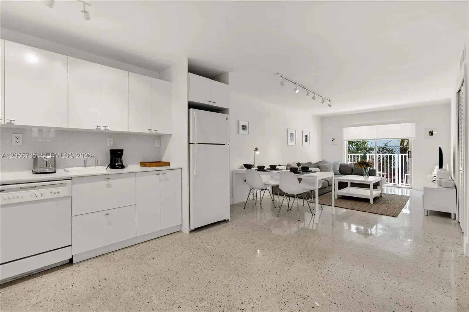 1 bedroom 1 bath Residential Lease for rent at 836 SW 1st St # 102, Miami FL 33130