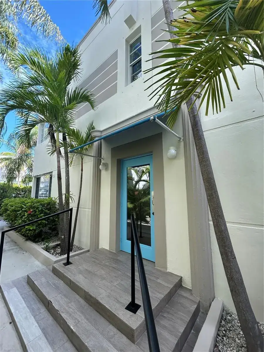 1 bath Residential Lease for rent at 345 Collins Ave # 4, Miami Beach FL 33139