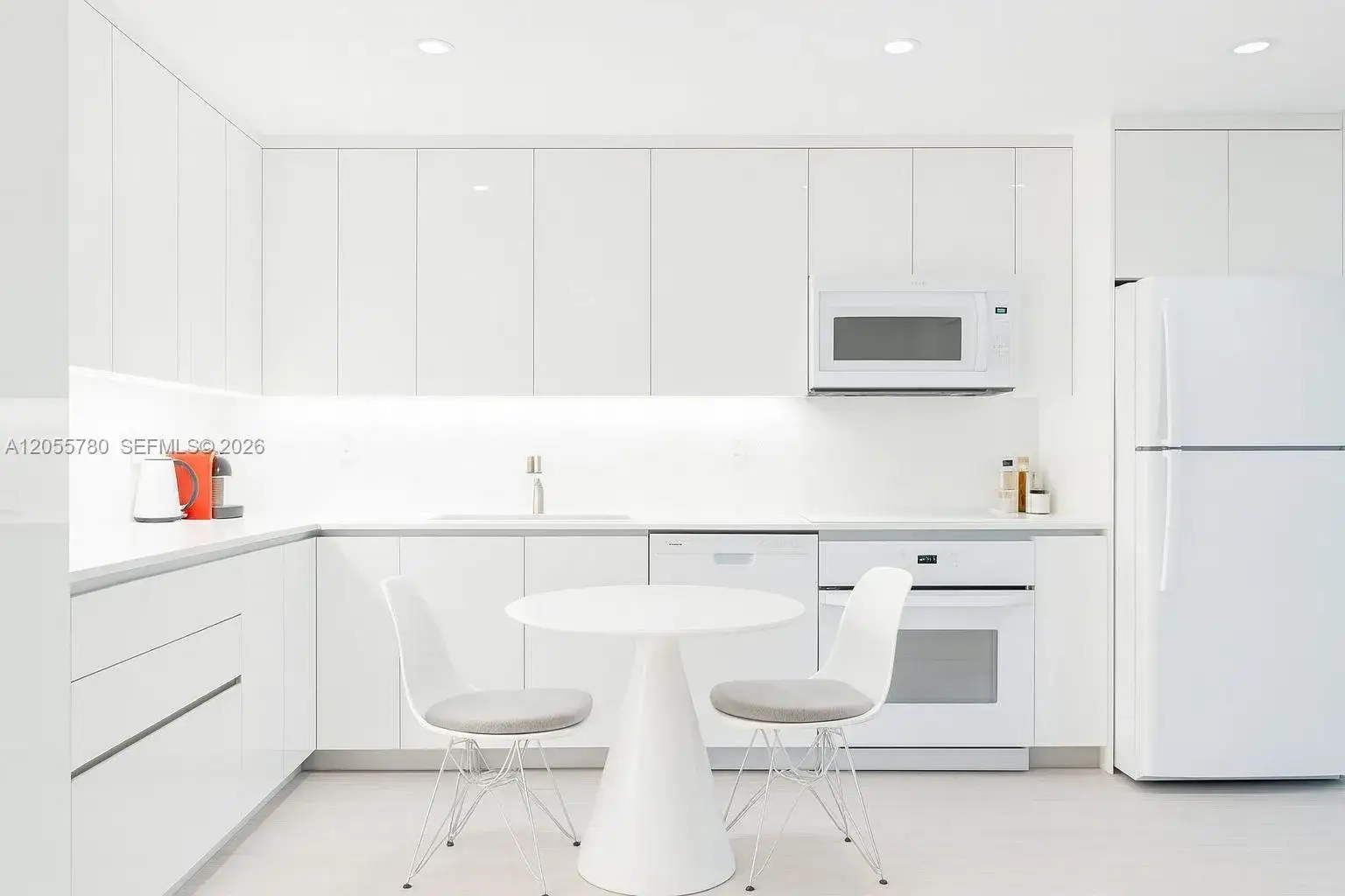 1 bedroom 2 bath Residential Lease for rent at 2301 Collins Ave # 636, Miami Beach FL 33139
