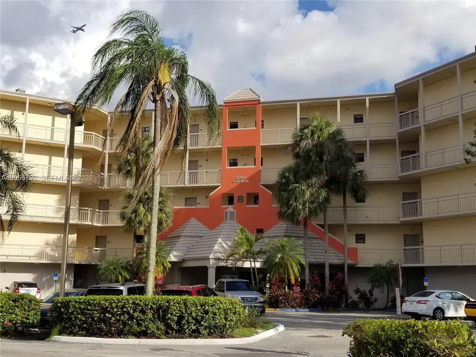 1 bedroom 1 bath Residential Lease for rent at 8290 Lake Dr # 440, Doral FL 33166