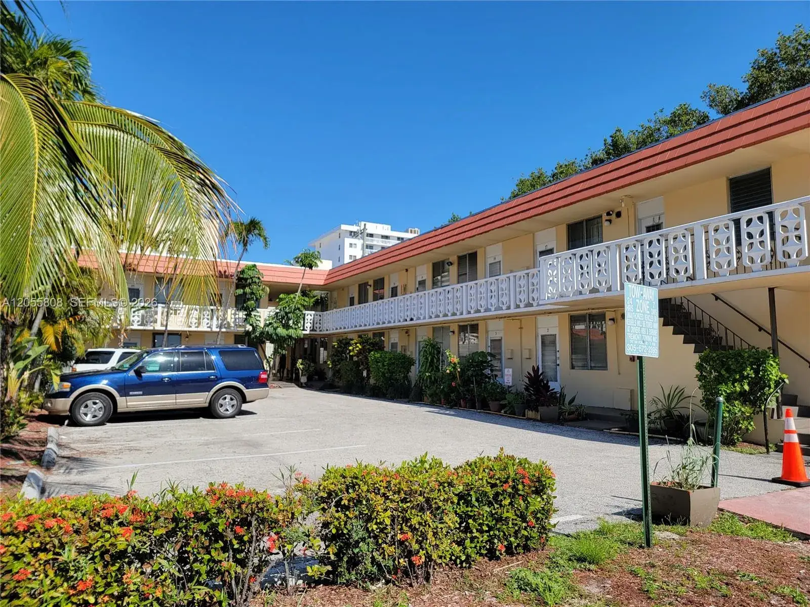1 bedroom 1 bath Residential Lease for rent at 441 Collins Ave # 10, Miami Beach FL 33139