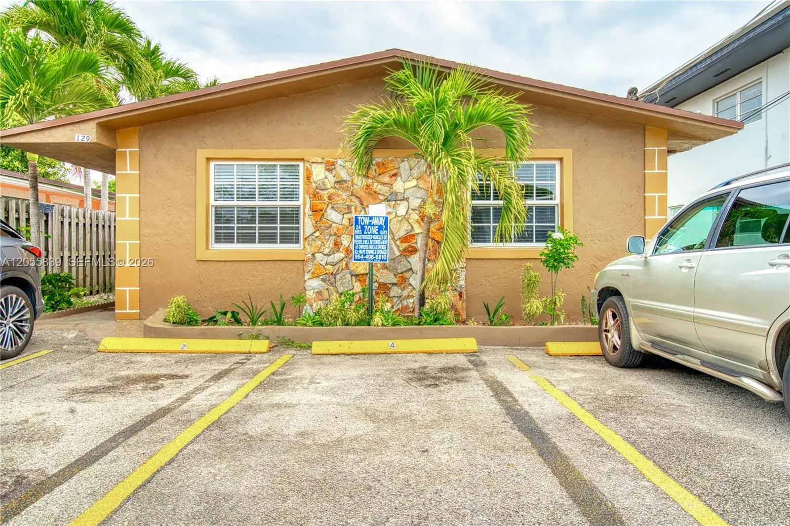 1 bedroom 1 bath Residential Lease for rent at 129 SE 4th Ave # 4, Hallandale Beach FL 33009
