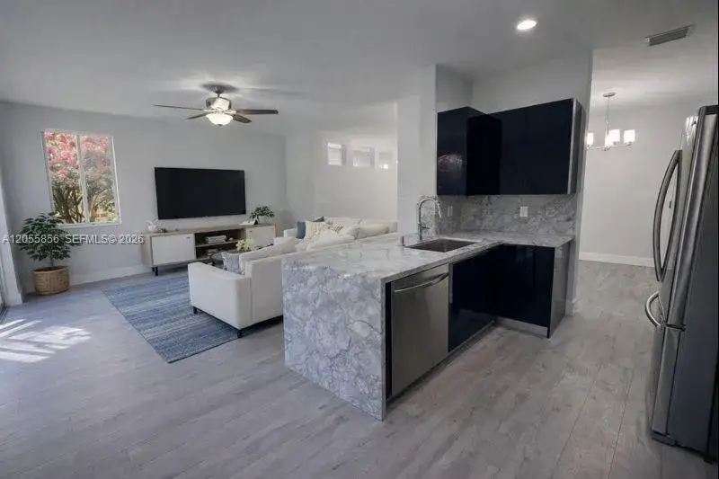 4 bedroom 2 bath Residential Lease for rent at 4319 Greenbriar Ln, Weston FL 33331