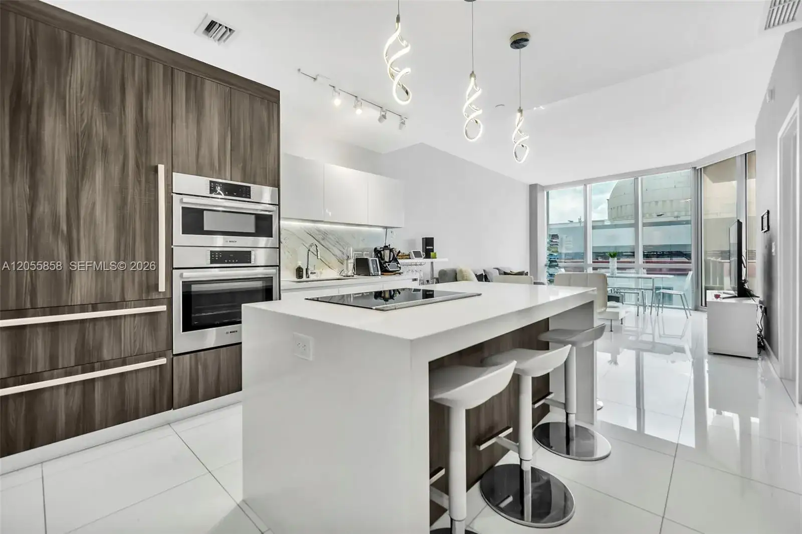 2 bedroom 2 bath Residential Lease for rent at 851 NE 1st Ave # 806, Miami FL 33132