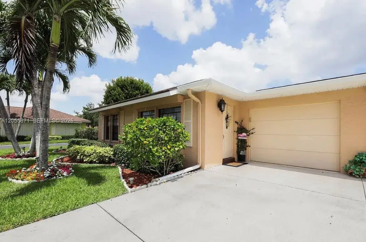 2 bedroom 2 bath Residential Lease for rent at 9860 Chestnut Tree # 0, Boynton Beach FL 33436