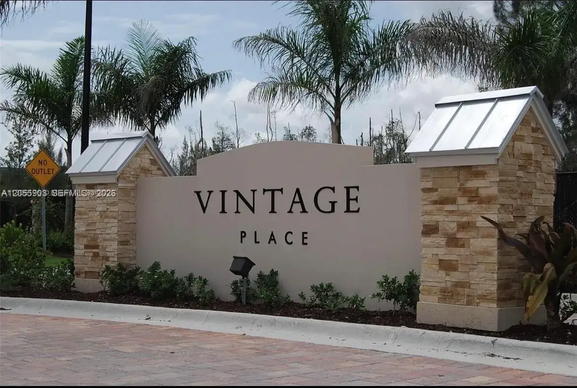 4 bedroom 3 bath Residential for sale at 7022 NW 102nd Pl, Doral FL 33178