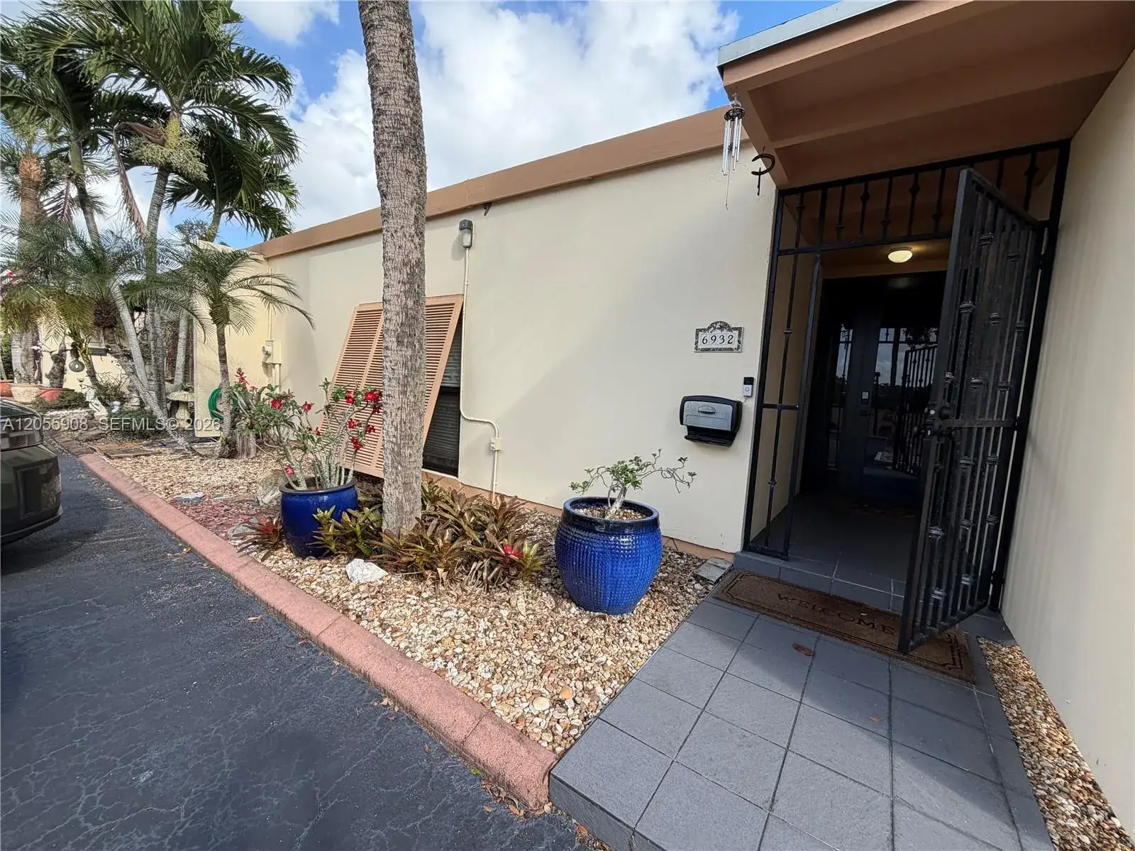 2 bedroom 2 bath Residential Lease for rent at 6932 Crown Gate Dr, Miami Lakes FL 33014