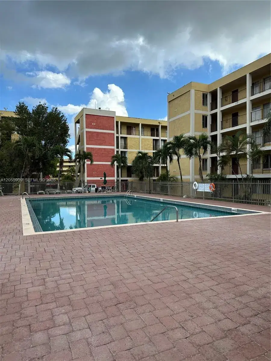 2 bedroom 2 bath Residential Lease for rent at 9270 Fontainebleau Blvd # 104, Miami FL 33172