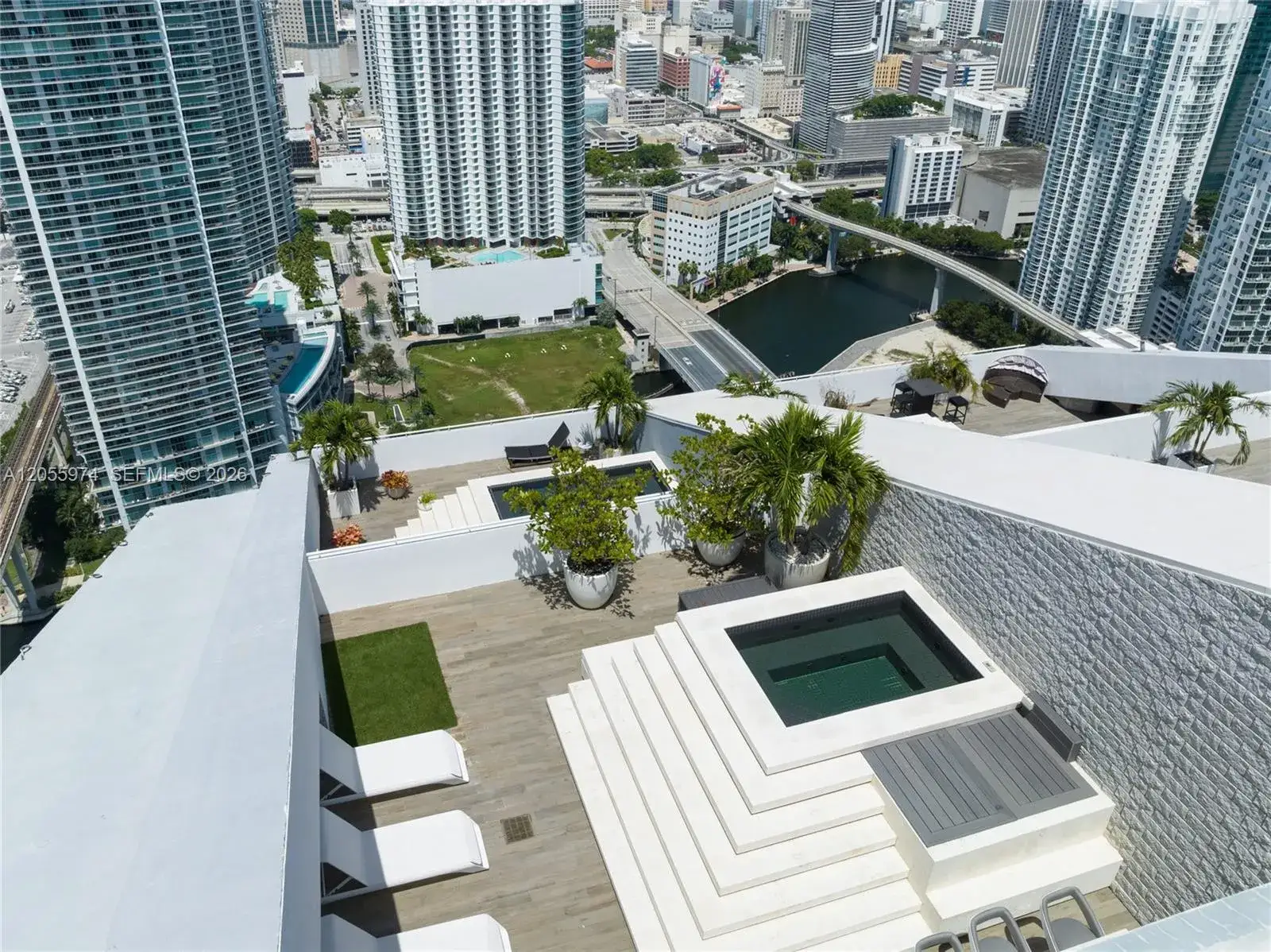 3 bedroom 4 bath Residential for sale at 88 SW 7th St # 4303, Miami FL 33130