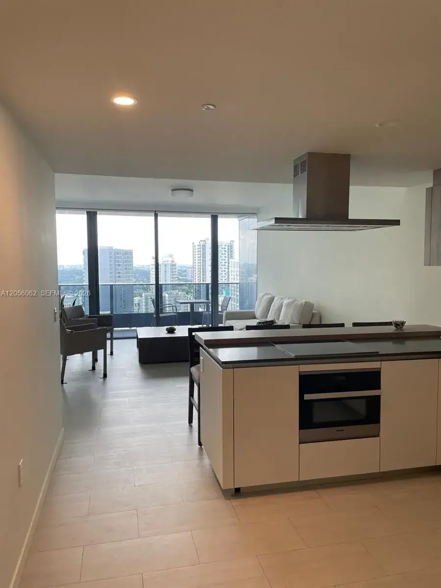 1 bedroom 1 bath Residential Lease for rent at 1000 Brickell Plaza # 2404, Miami FL 33131