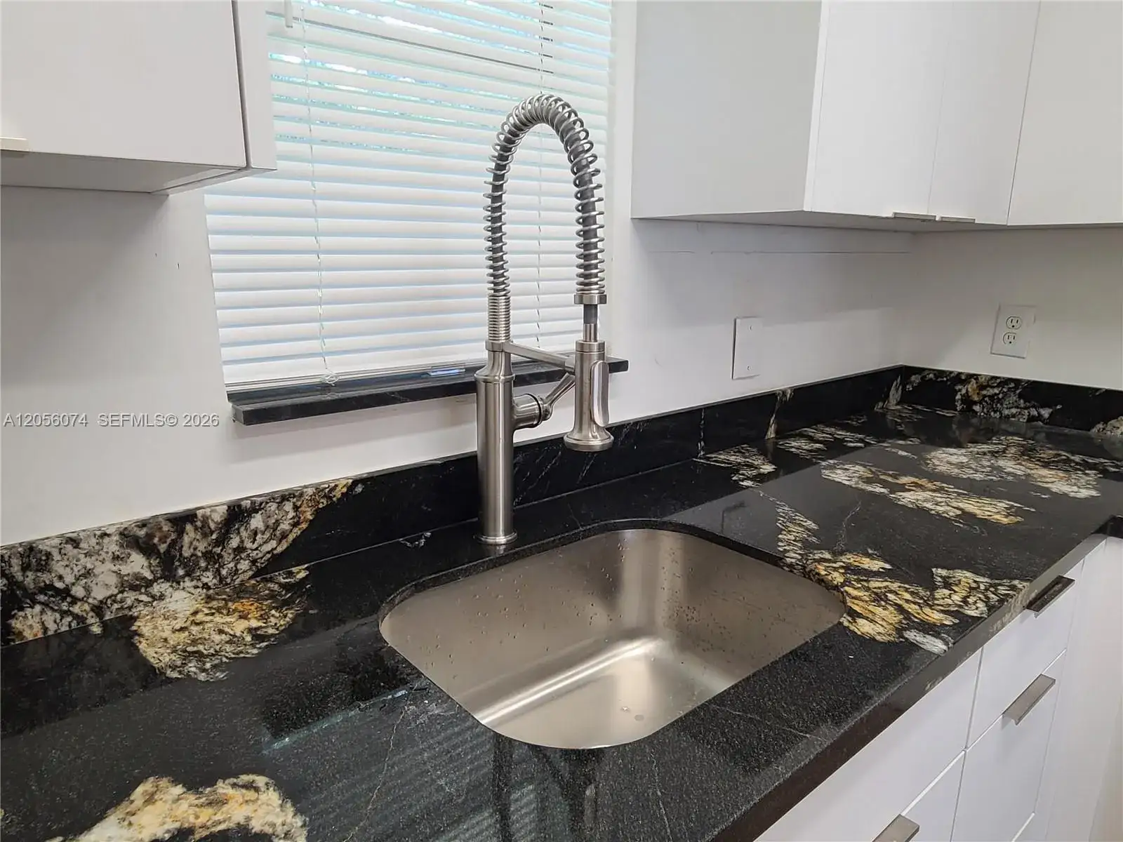 1 bedroom 1 bath Residential for sale at 4165 SW 67th Ave # 112B, Davie FL 33314