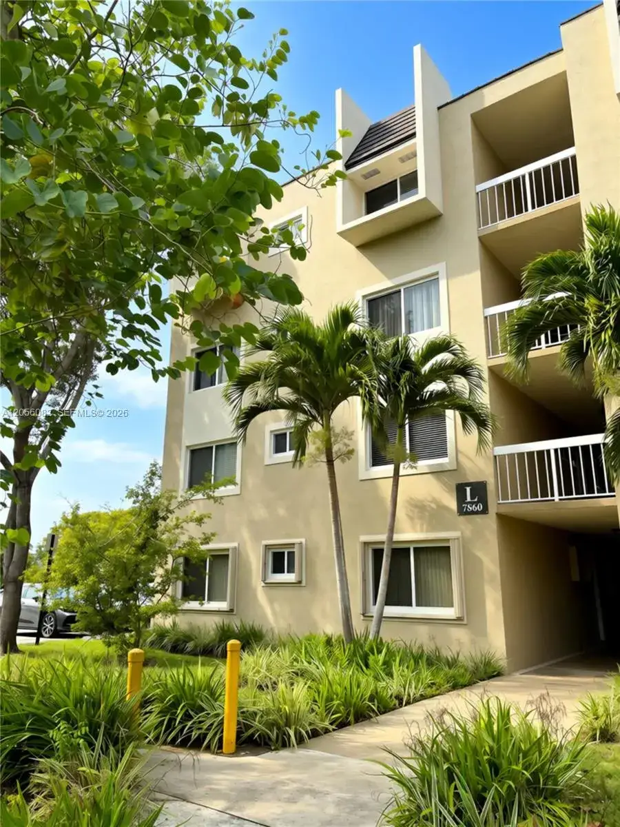 1 bedroom 1 bath Residential for sale at 7860 Camino Real # 412, Miami FL 33143