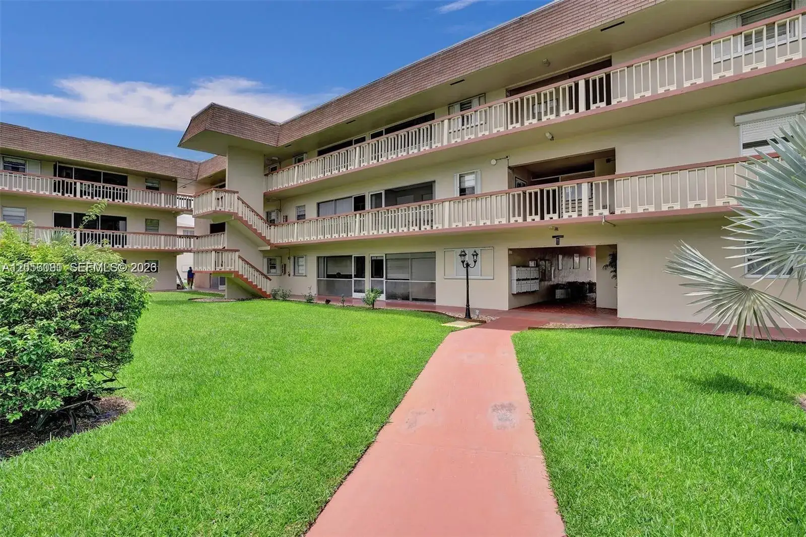 2 bedroom 2 bath Residential for sale at 5300 Washington St # T220, Hollywood FL 33021