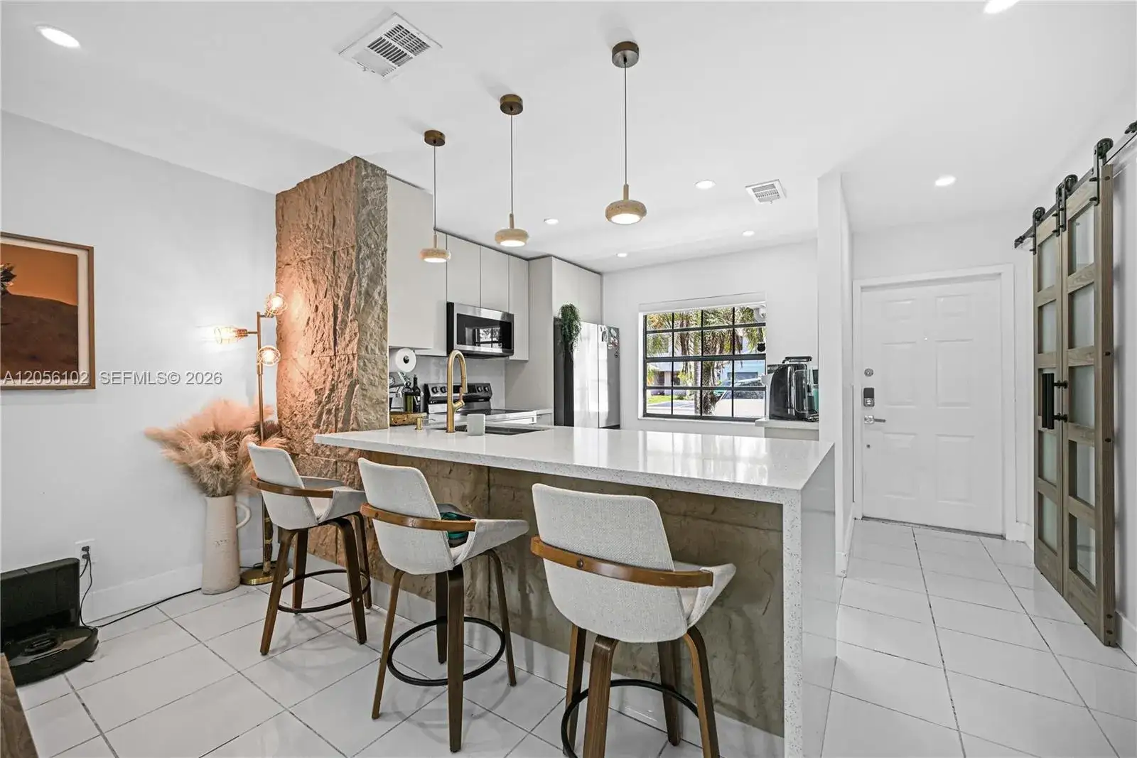 10372 NW 3rd St, Pembroke Pines FL 33026