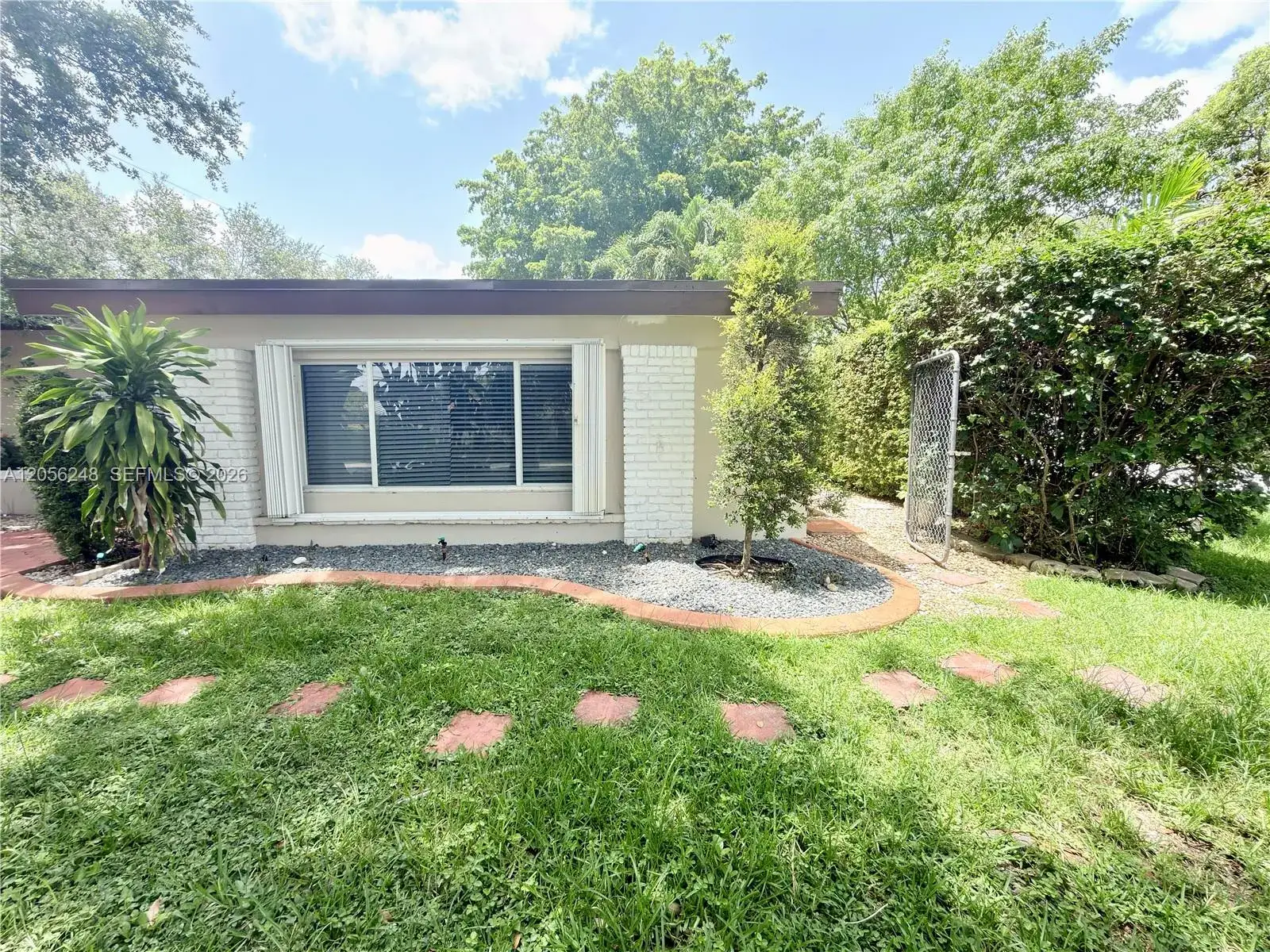 1 bath Residential Lease for rent at 9160 SW 73rd St # B, Miami FL 33173