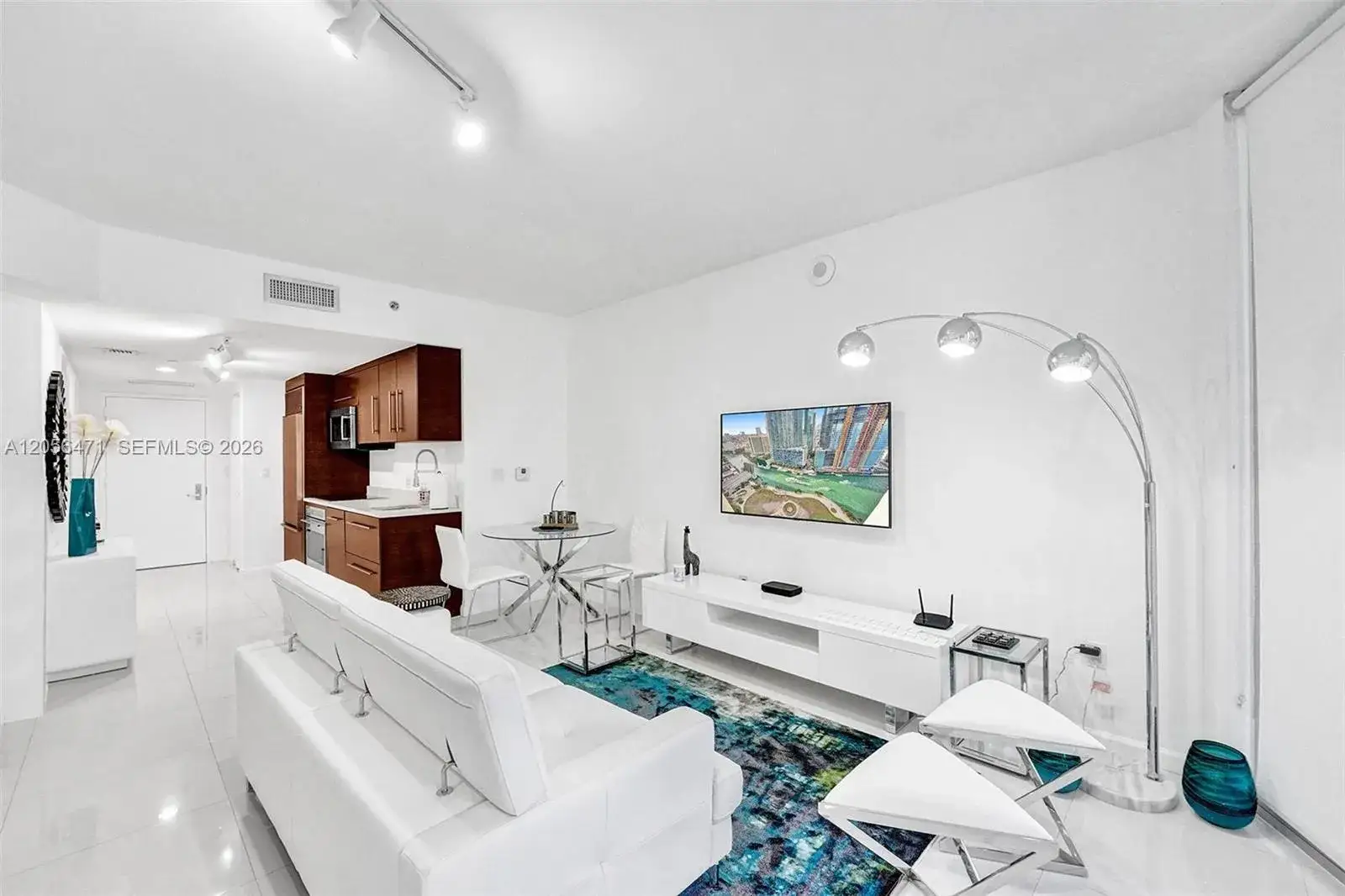 1 bath Residential Lease for rent at 475 Brickell Ave # 2708, Miami FL 33131