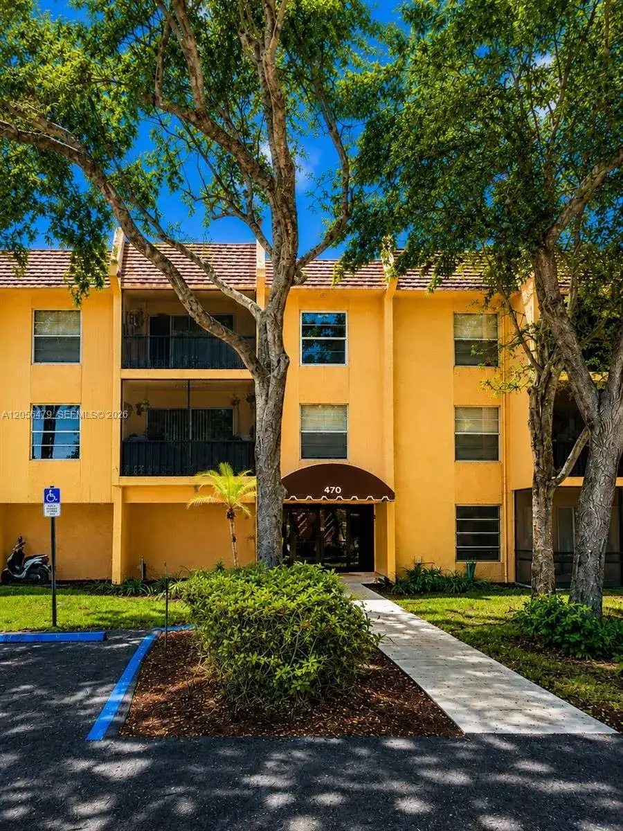 2 bedroom 2 bath Residential Lease for rent at 470 NW 20th St # 1100, Boca Raton FL 33431