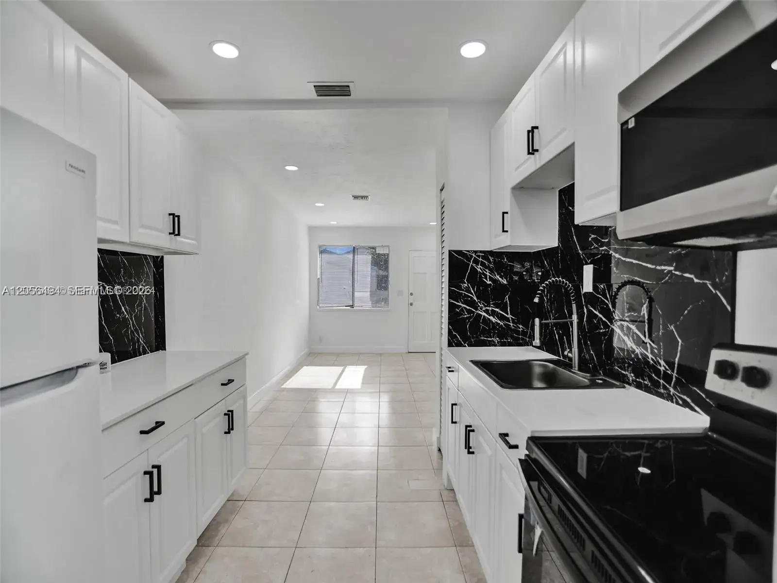 2 bedroom 1 bath Residential Lease for rent at 708 N 20th # 2, Hollywood FL 33020