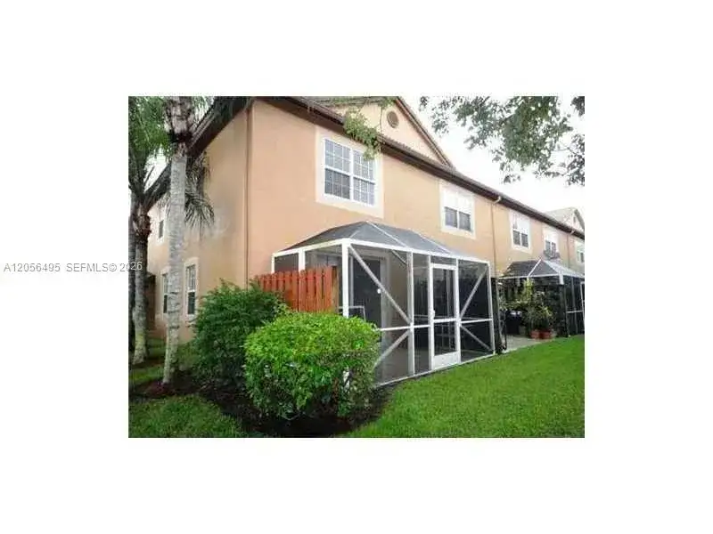 4 bedroom 2 bath Residential Lease for rent at 1621 Barcelona Way # 32, Weston FL 33327