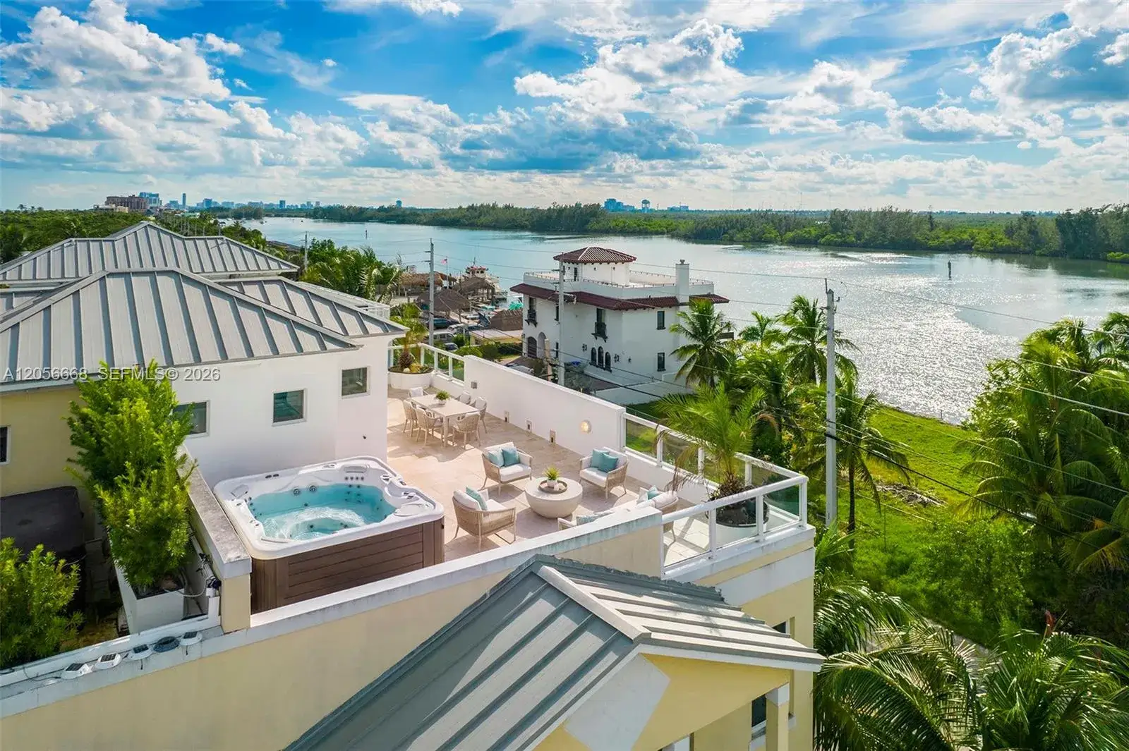 4 bedroom 4 bath Residential Lease for rent at 348 Elm St # 10, Hollywood FL 33019