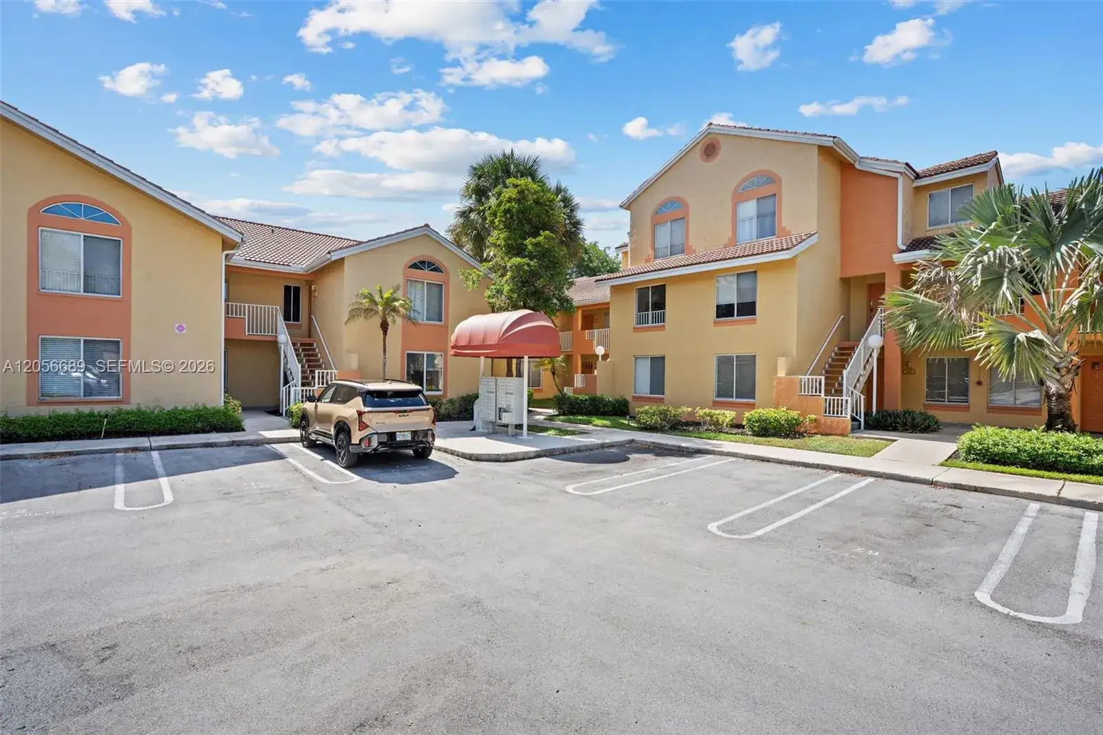 2 bedroom 2 bath Residential for sale at 927 Coral Club Dr # 927, Coral Springs FL 33071