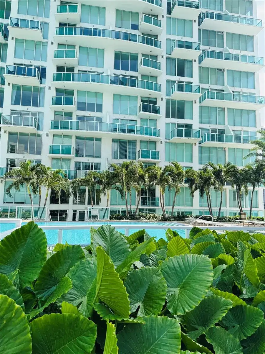 1 bedroom 1 bath Residential for sale at 41 SE 5th # 2204, Miami FL 33131