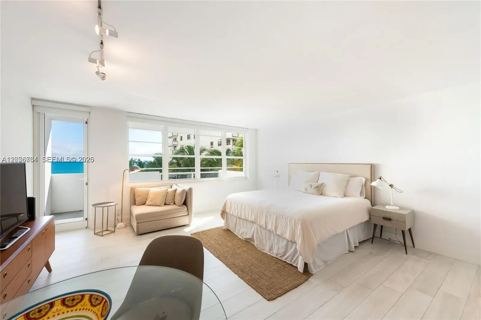 1 bath Residential Lease for rent at 100 Lincoln Rd # 619, Miami Beach FL 33139
