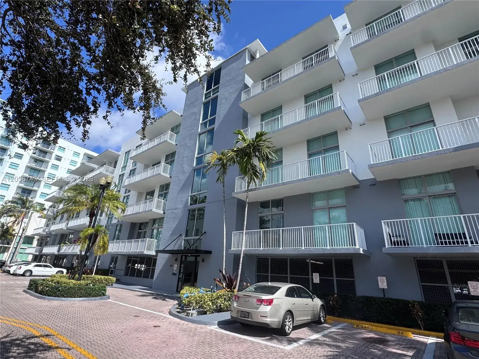 1 bedroom 1 bath Residential for sale at 2100 Van Buren St # 210, Hollywood FL 33020