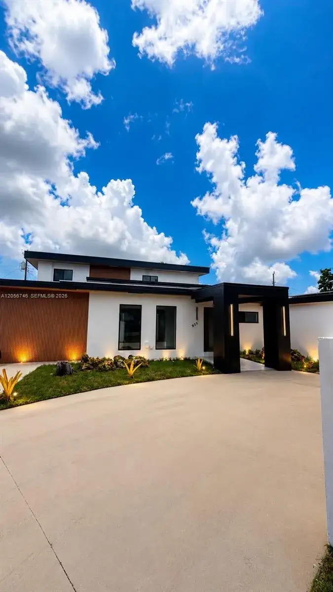 4 bedroom 4 bath Residential Lease for rent at 935 SW 72nd Ave, Miami FL 33144