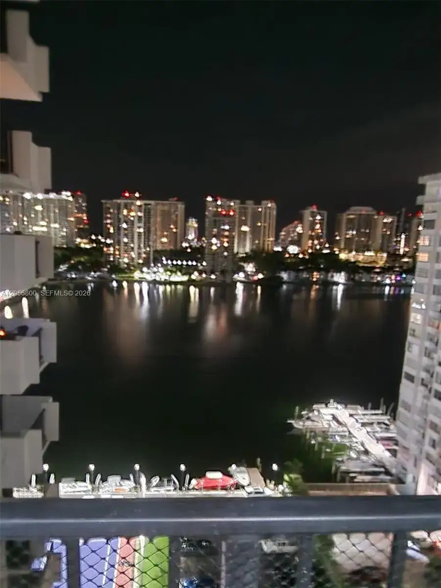 1 bedroom 1 bath Residential for sale at 2750 NE 183rd St # 1701, Aventura FL 33160