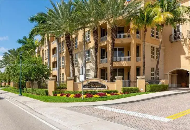 2 bedroom 2 bath Residential for sale at 3001 NE 185th St # 431, Aventura FL 33180