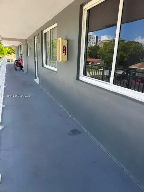3 bedroom 2 bath Residential Lease for rent at 920 SE 2nd Ave # 7, Hallandale Beach FL 33009