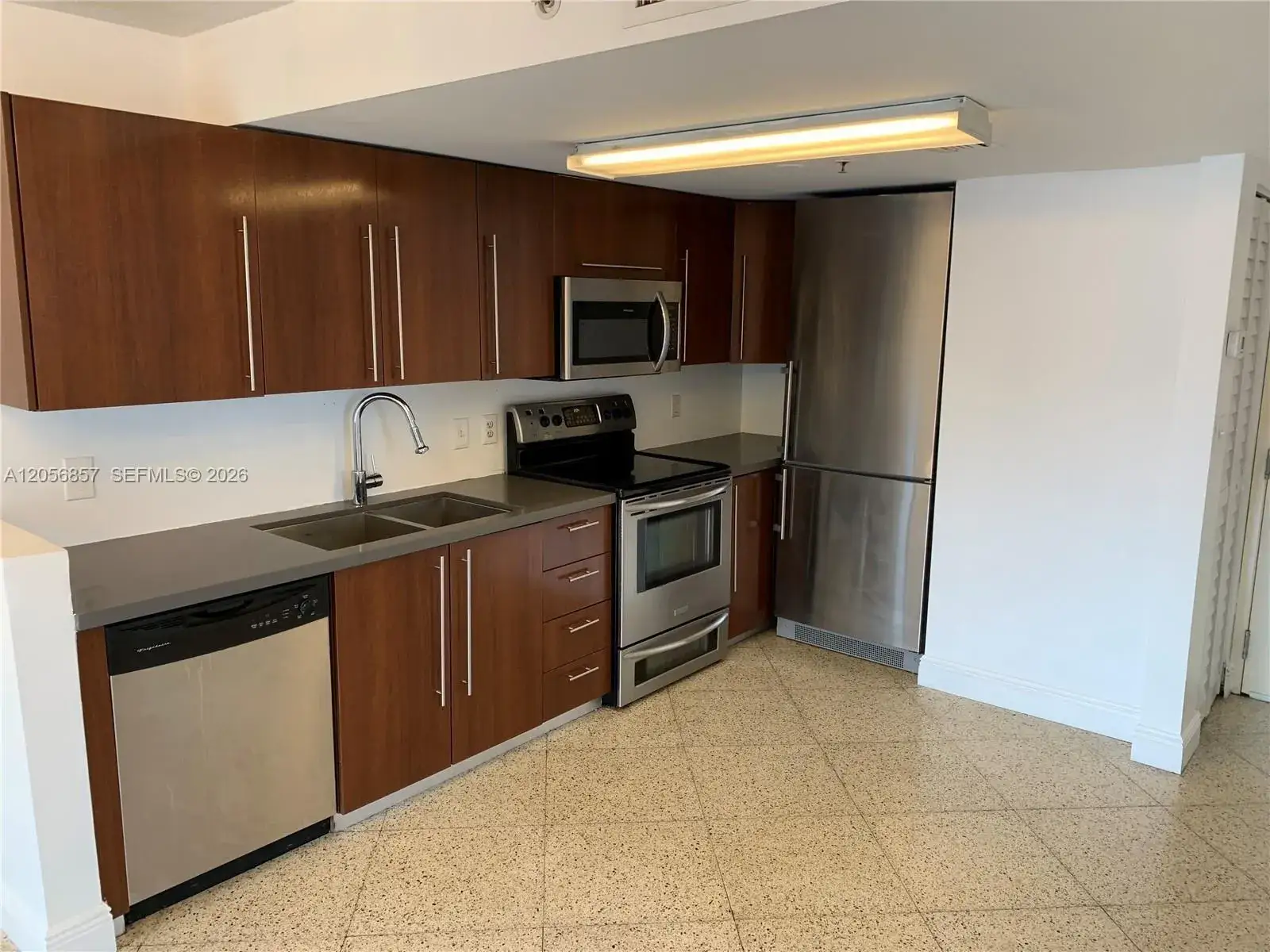 2 bedroom 2 bath Residential Lease for rent at 498 SW 2nd St # 2C, Miami FL 33130