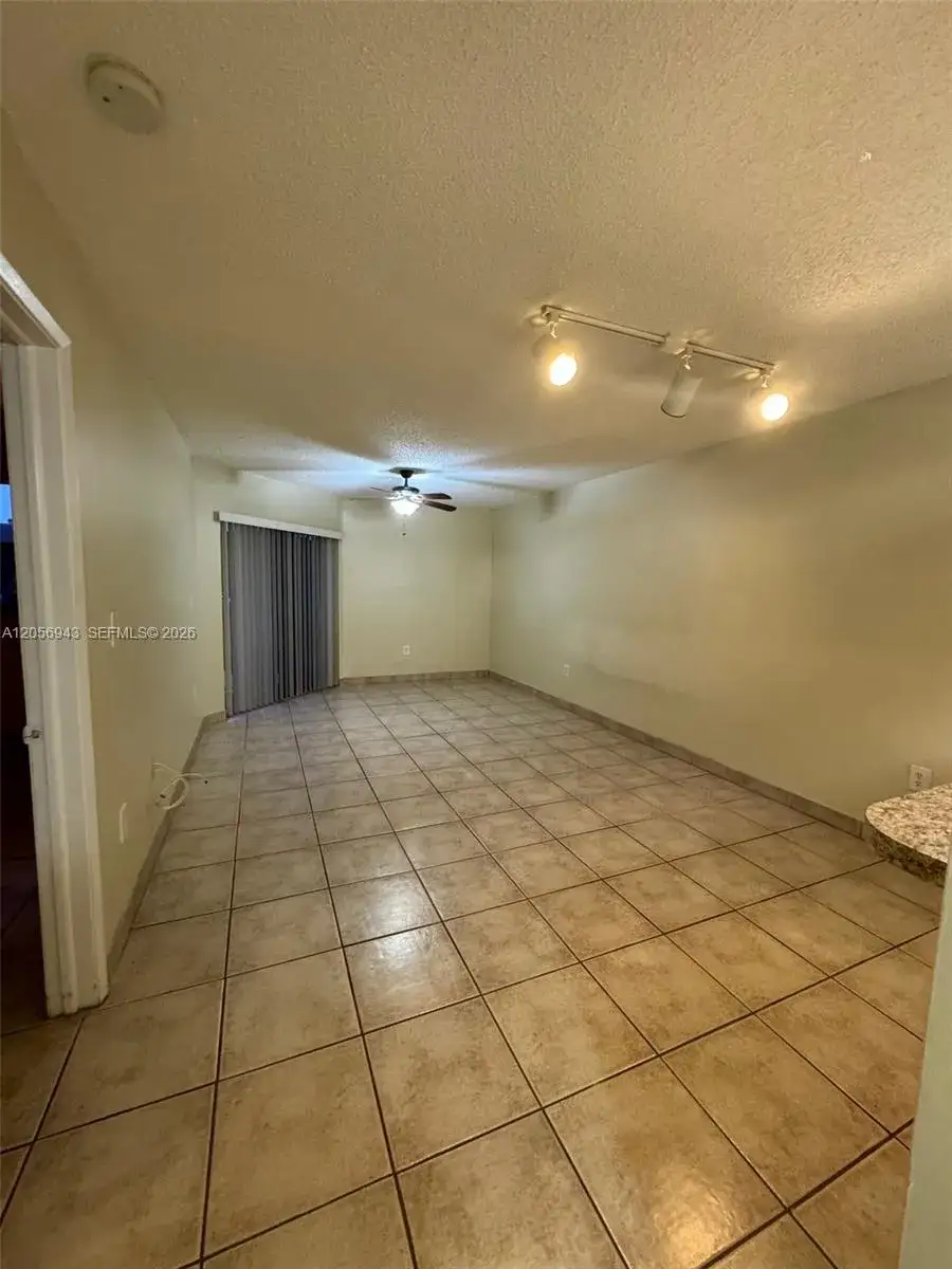 1 bedroom 1 bath Residential Lease for rent at 9945 Nob Hill Ct # 9945, Sunrise FL 33351