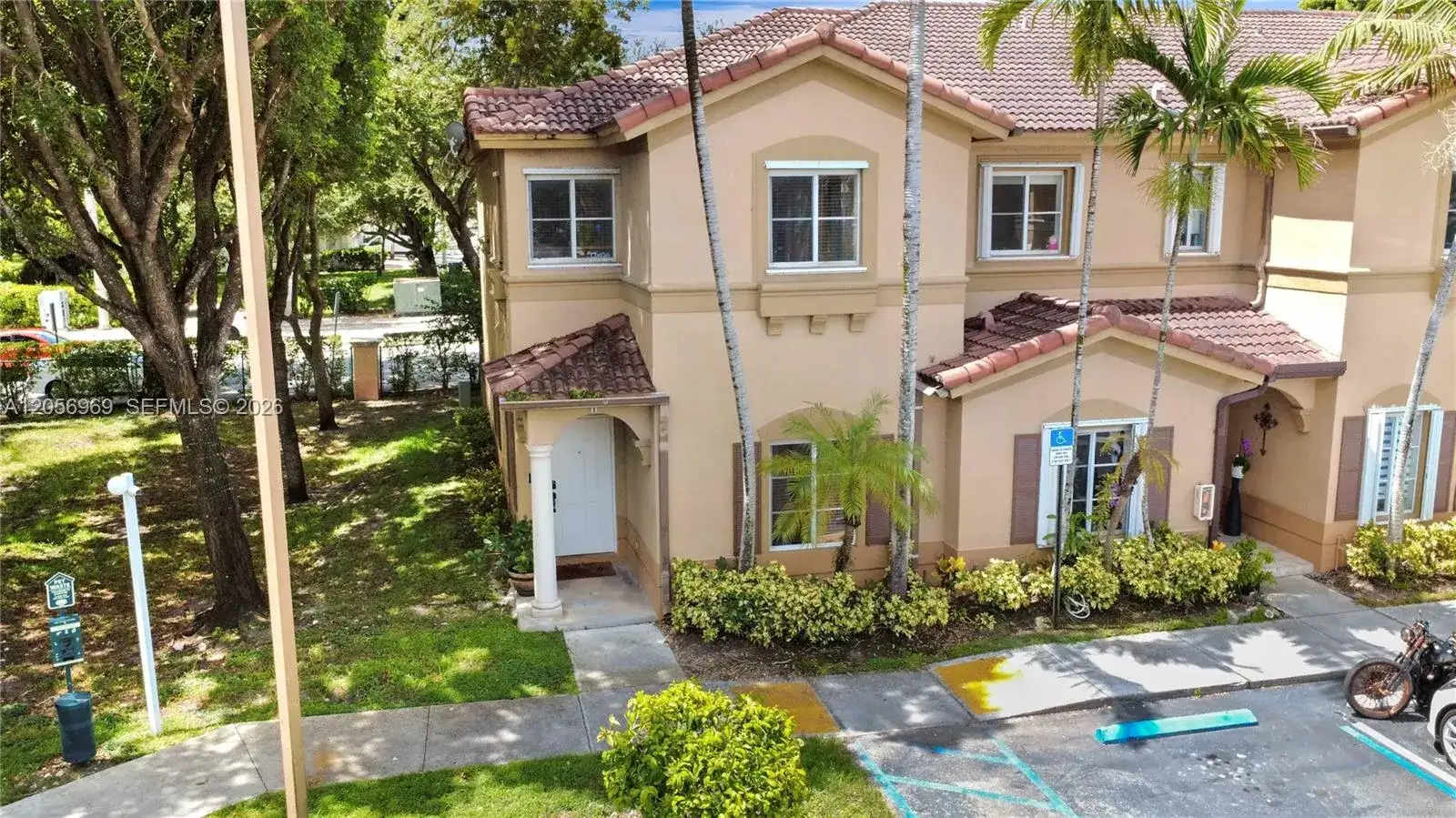 4 bedroom 3 bath Residential for sale at 10720 NW 82nd Ter # 8, Doral FL 33178