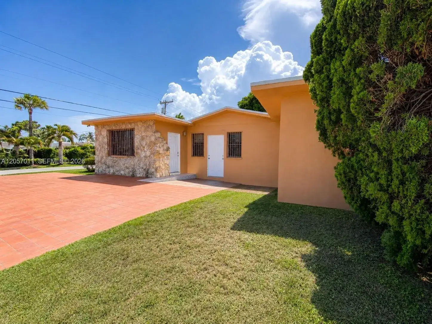 3 bedroom 1 bath Residential Lease for rent at 10200 SW 171st St # B, Miami FL 33157