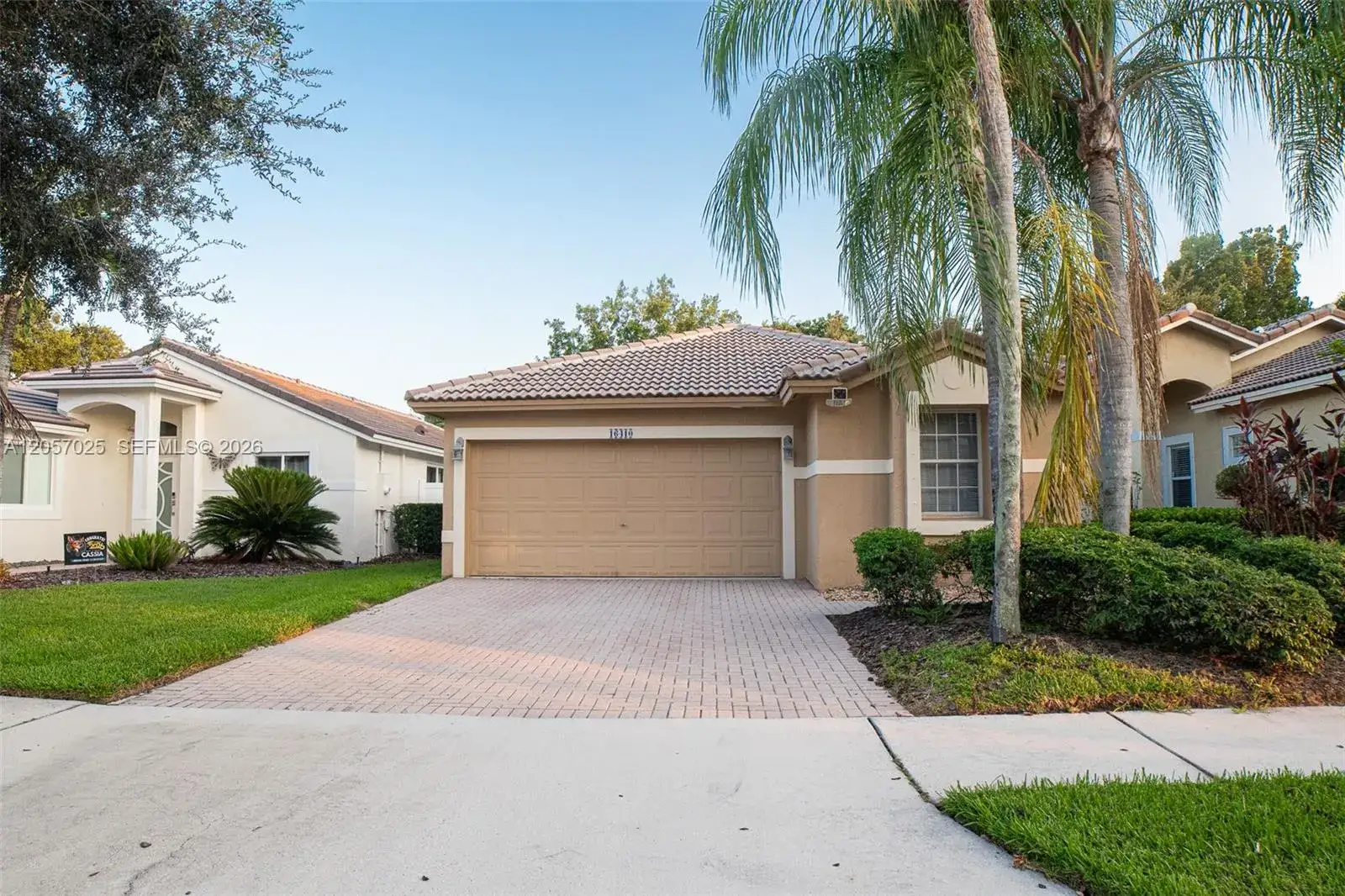 3 bedroom 2 bath Residential Lease for rent at 16410 Sapphire Bnd, Weston FL 33331