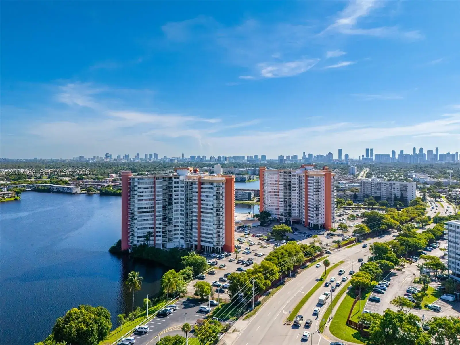 1 bedroom 2 bath Residential for sale at 1301 NE Miami Gardens Dr # 1523W, Miami FL 33179