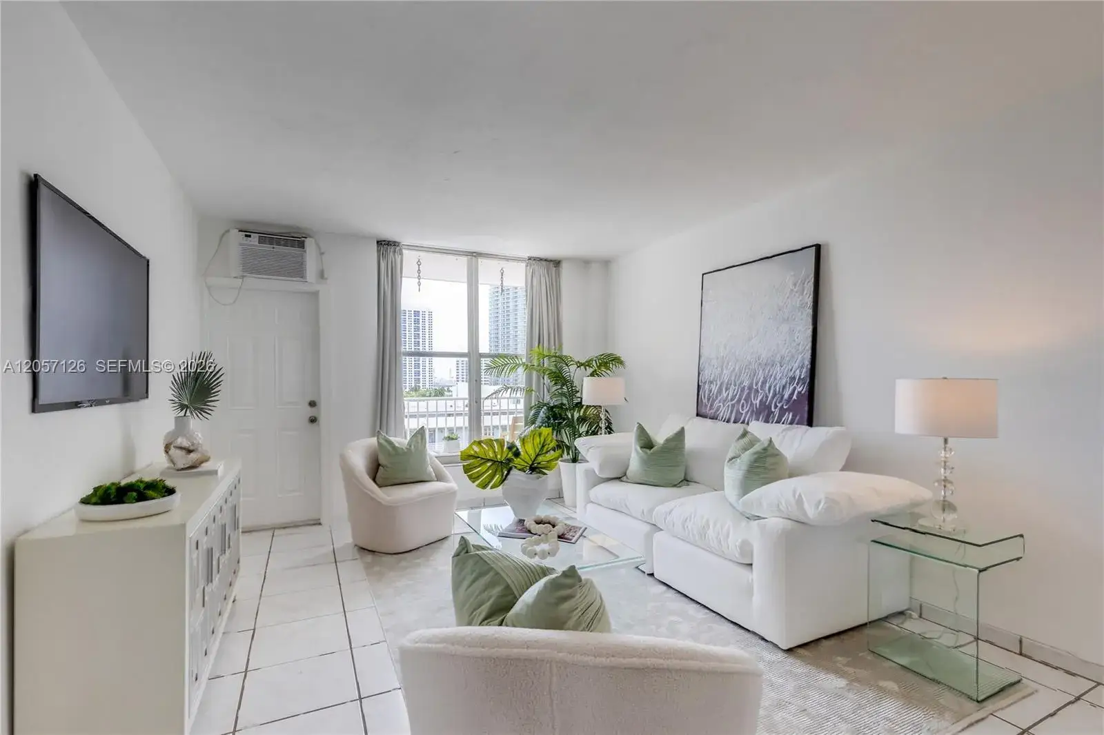 1 bedroom 1 bath Residential Lease for rent at 1300 Lincoln Rd # B802, Miami Beach FL 33139