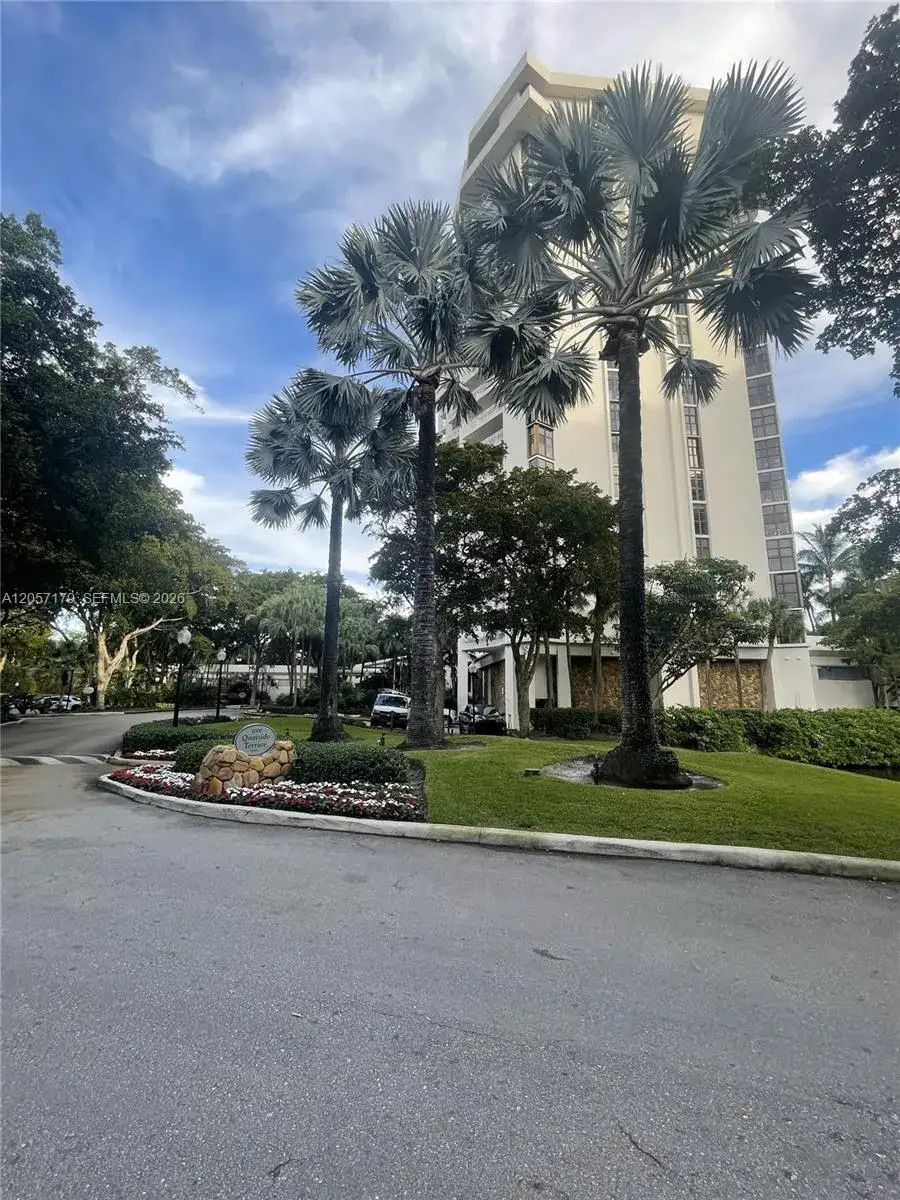 1 bedroom 2 bath Residential for sale at 1000 Quayside Ter # 1807, Miami FL 33138