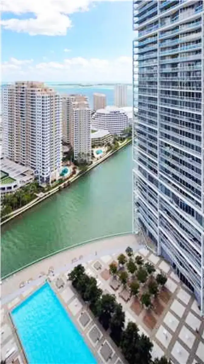 1 bedroom 1 bath Residential Lease for rent at 475 Brickell Ave # 3411, Miami FL 33131
